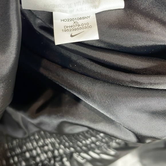 Nike | Women’s Black Therma Fit Down Filled Puffer Loose Fit Coat Size XL NWT - Picture 10 of 11